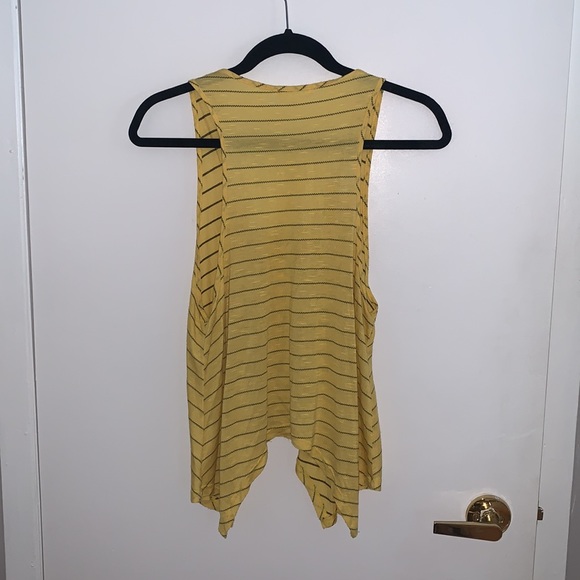 [M]👚UO flowy tank top - Picture 2 of 6